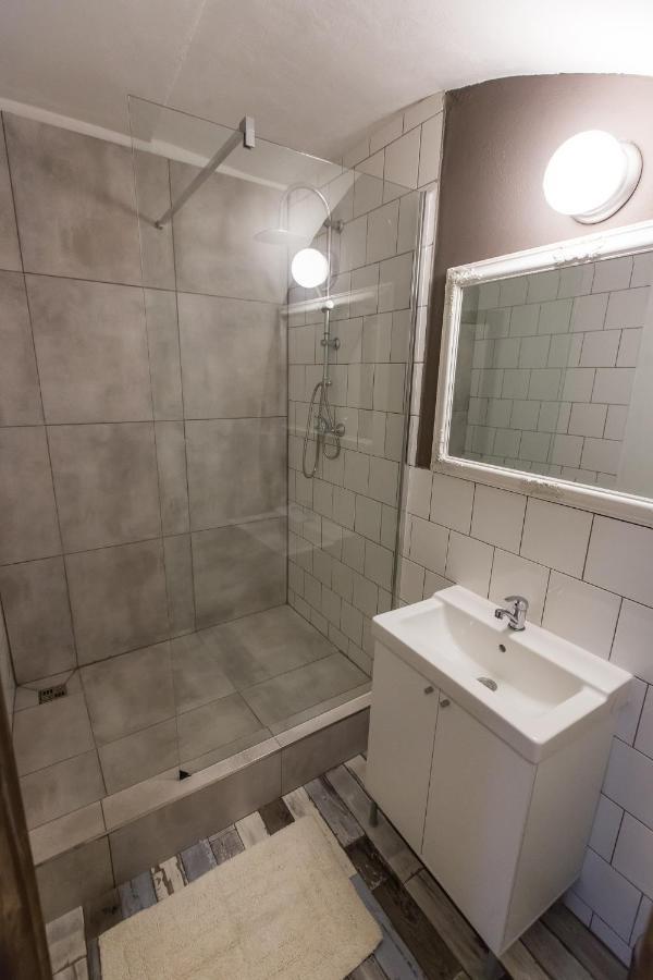 Zeitlos Boutique Hostel Bratislava Exterior photo