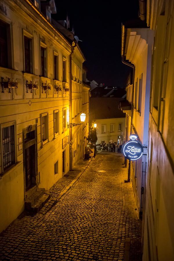 Zeitlos Boutique Hostel Bratislava Exterior photo