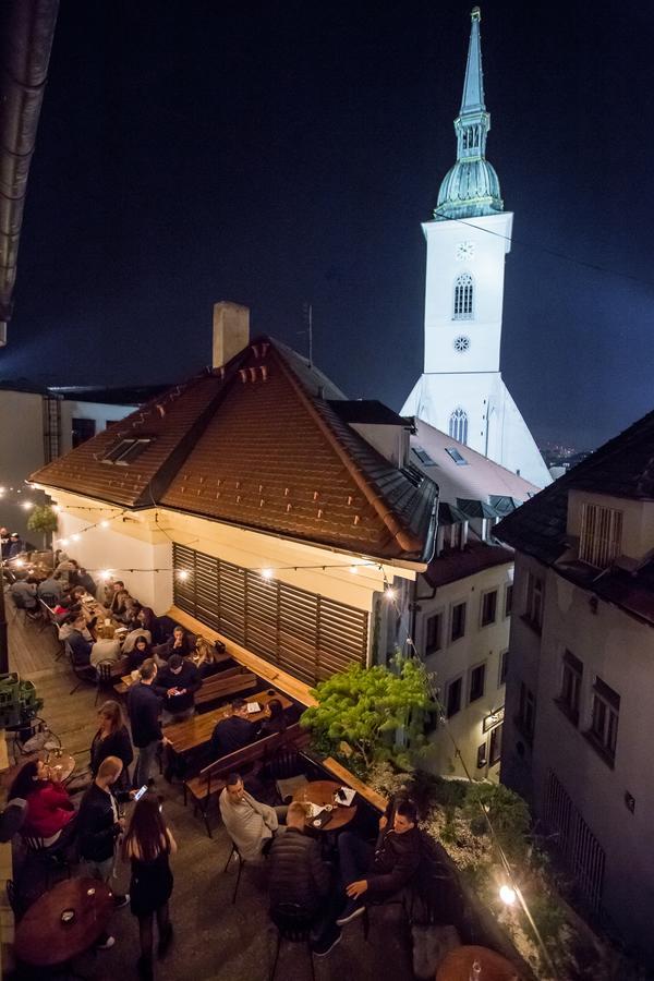 Zeitlos Boutique Hostel Bratislava Exterior photo