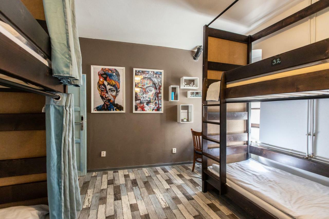 Zeitlos Boutique Hostel Bratislava Exterior photo