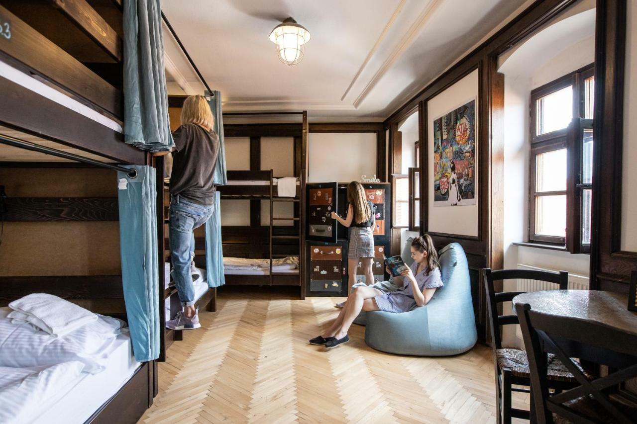 Zeitlos Boutique Hostel Bratislava Exterior photo