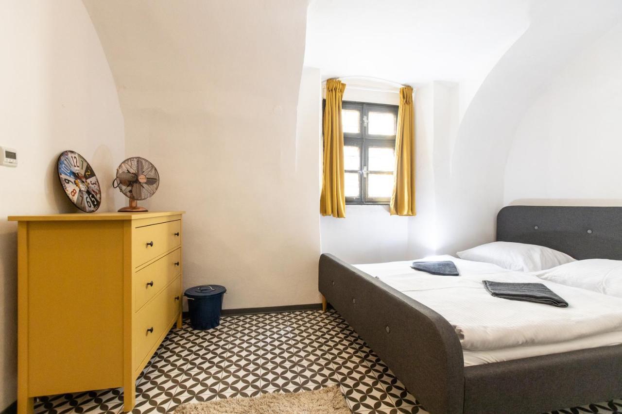 Zeitlos Boutique Hostel Bratislava Exterior photo